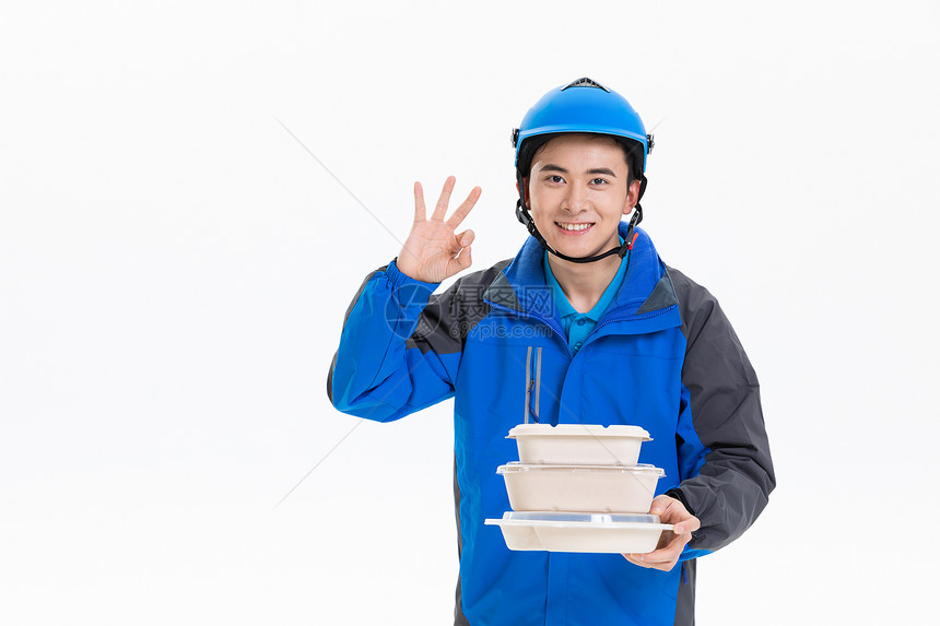 送餐员小哥递送外卖